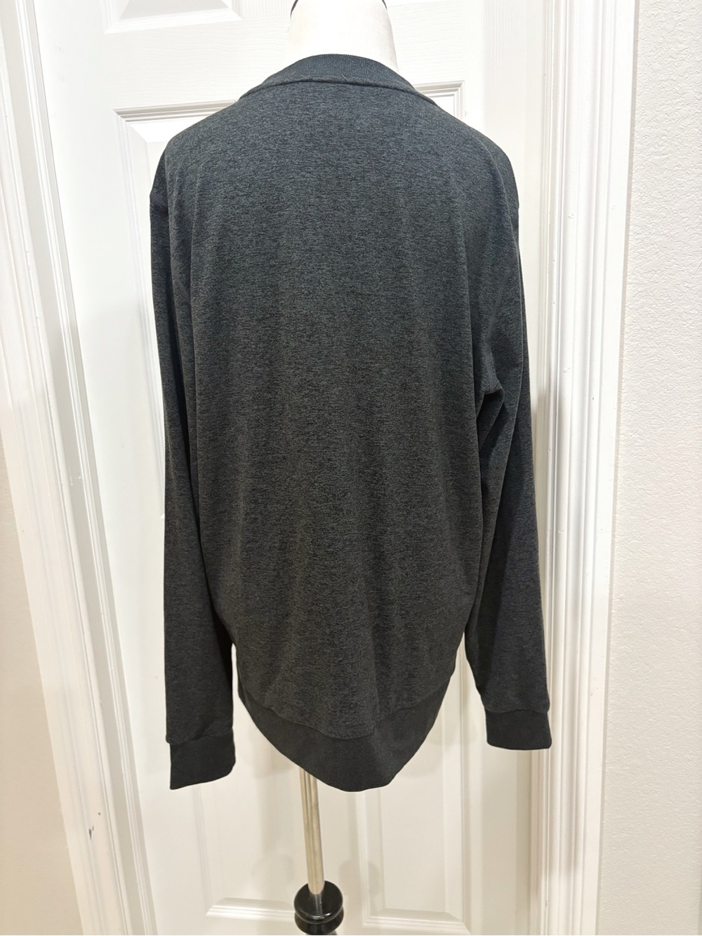 Vuori Men's Ponto Performance Crew Pullover - Charcoal Heather Size Large - Picture 5 of 6